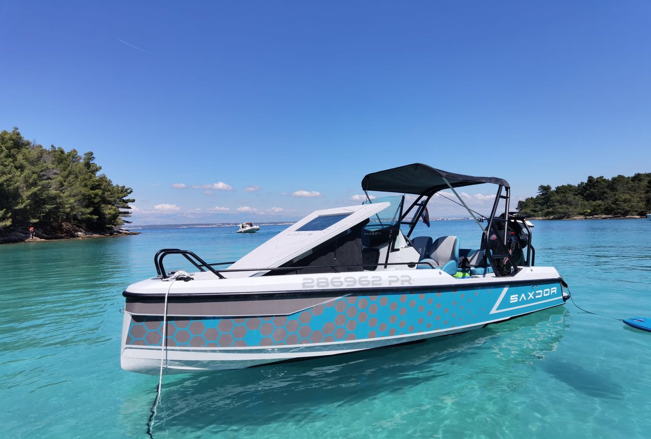 yacht-46496492 image-1