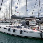 yacht-46939938 image-4