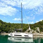 yacht-46983840 image-4