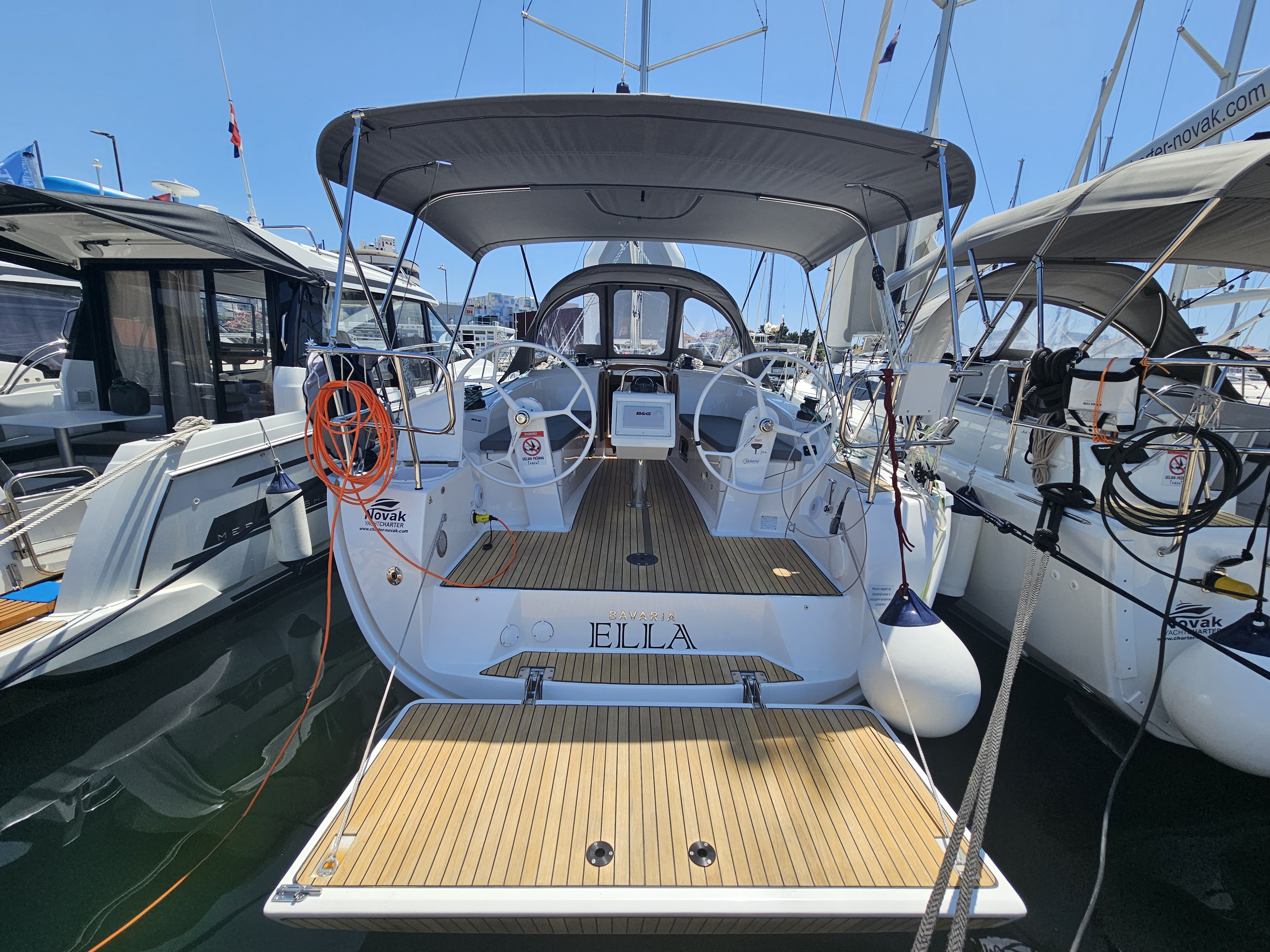 yacht-47024038 image-1