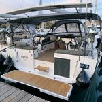 yacht-47221472 image-6