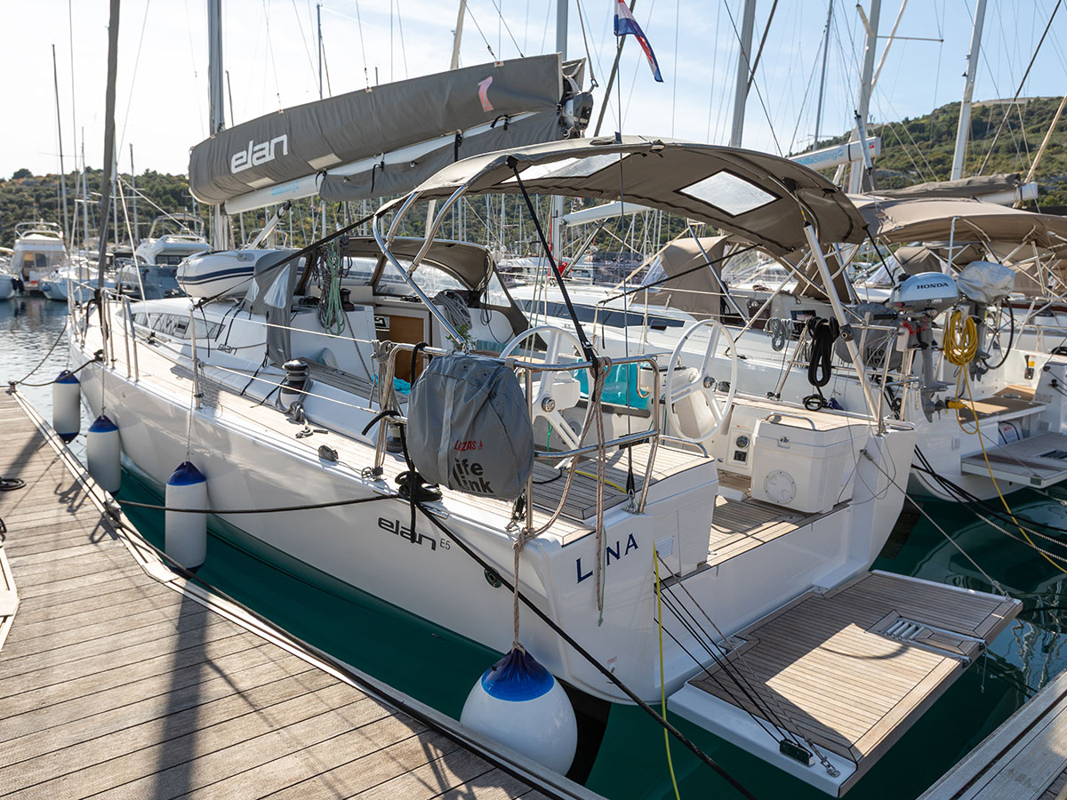 yacht-Elan E5-image-11