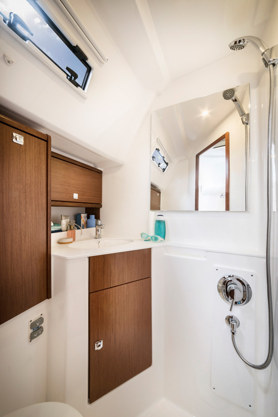 Luxurious bathroom onboard Lyra featuring elegant finishes and natural light.