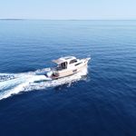 yacht-49478095 image-6