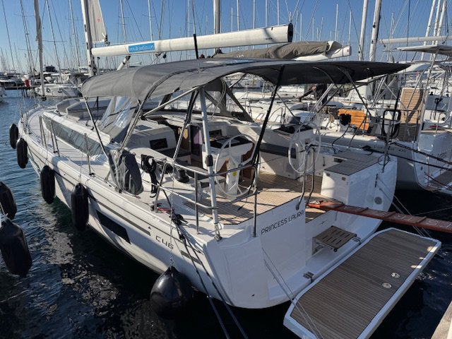 yacht-50199705 image-1