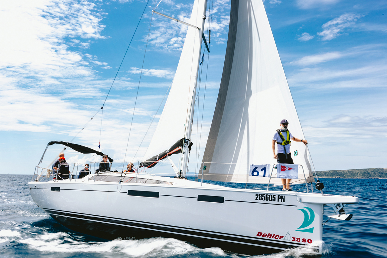 yacht-50270240 image-1