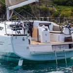 yacht-50388860 image-1