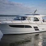 yacht-50640356 image-1