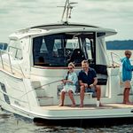 yacht-50640356 image-6