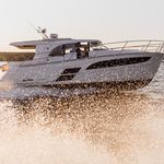 yacht-50640356 image-3