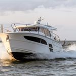 yacht-50640356 image-5