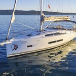 yacht-50679747 image-1