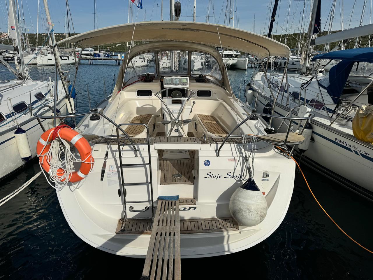 yacht-51313525 image-1