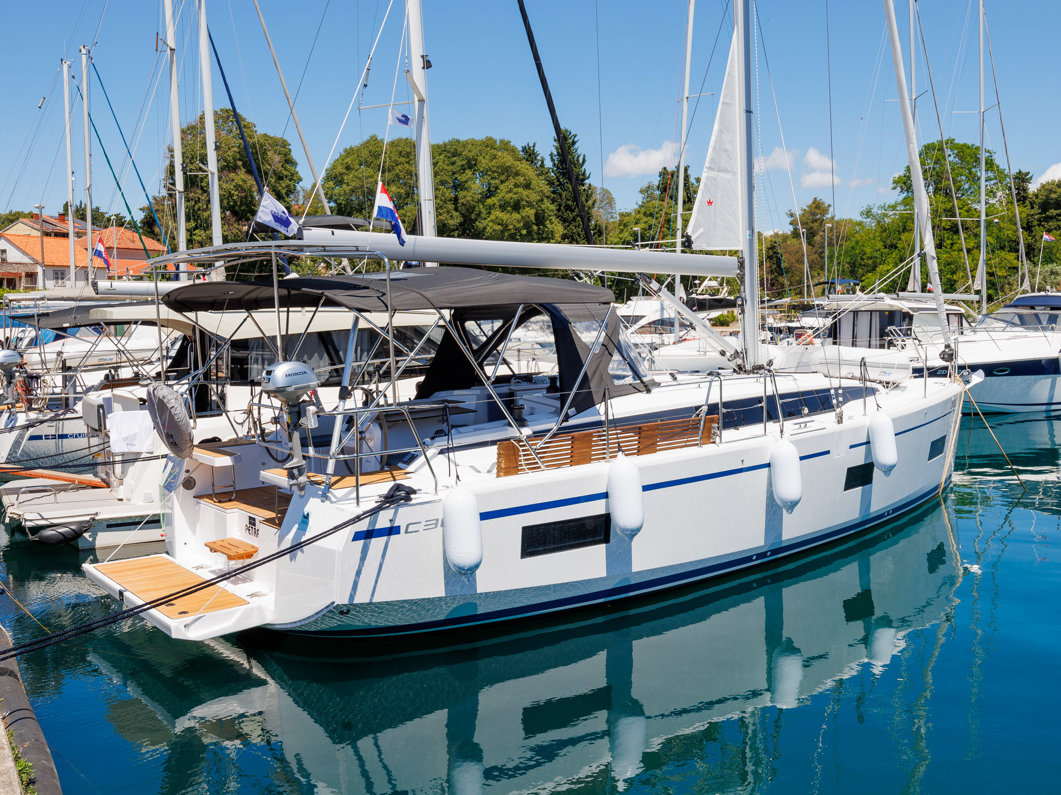 yacht-Bavaria C38-image-3