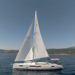 yacht-51701720 image-1