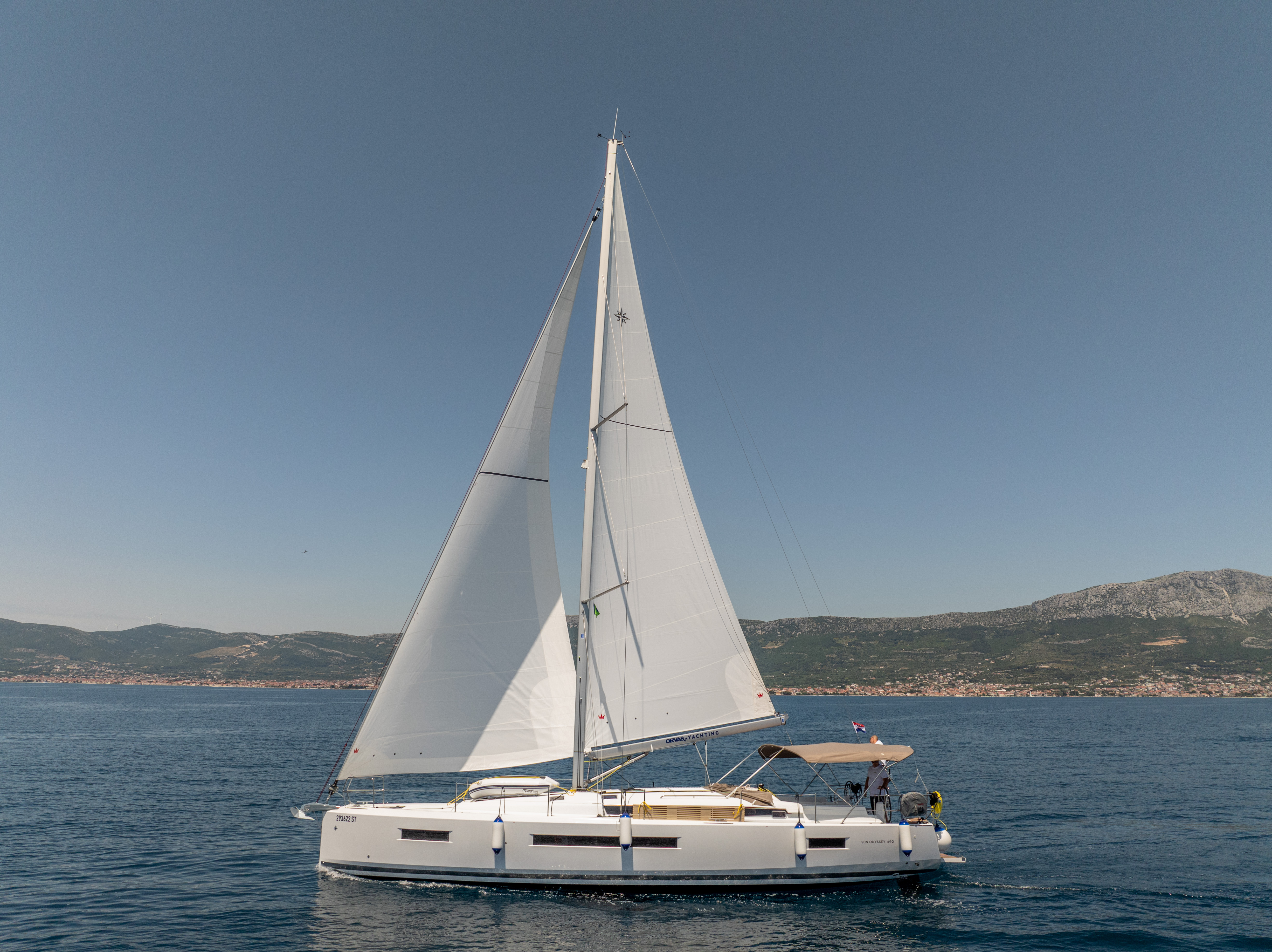 yacht-51701720 image-1