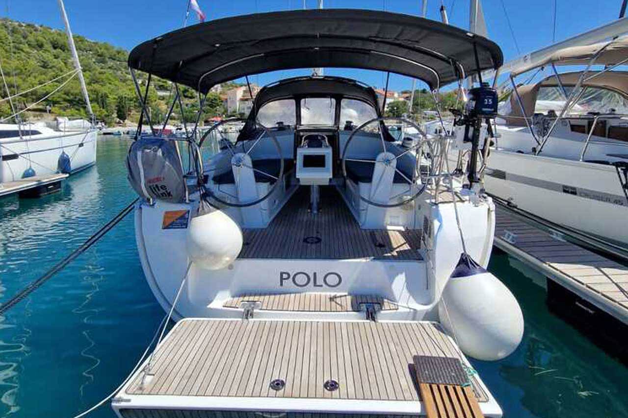 yacht-51710450 image-1