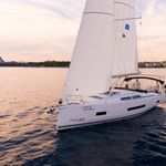 yacht-51782612 image-1