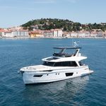 yacht-51808892 image-1