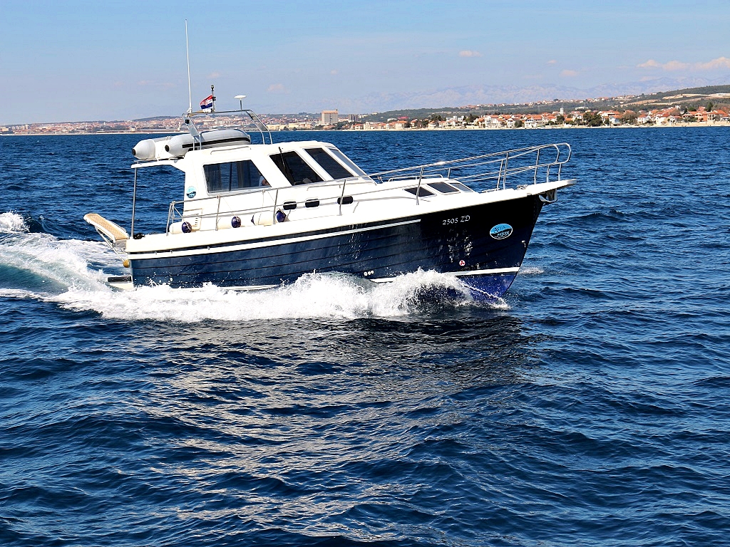 yacht-520324 image-1