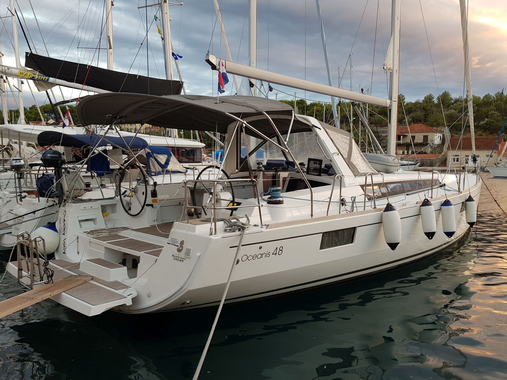 yacht-52044282 image-1