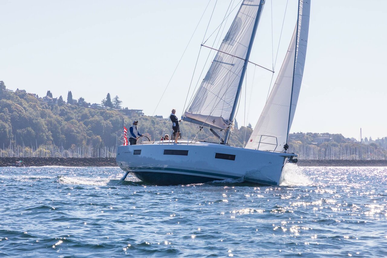yacht-52162245 image-1