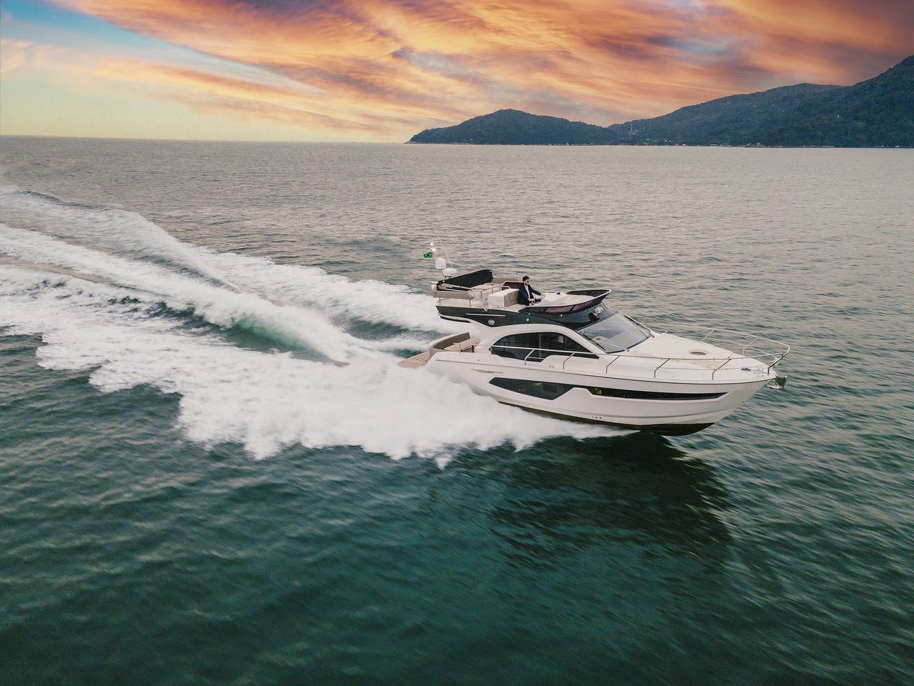 yacht-52178049 image-1