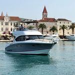 yacht-52211232 image-1