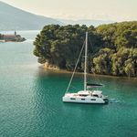 yacht-52305368 image-1