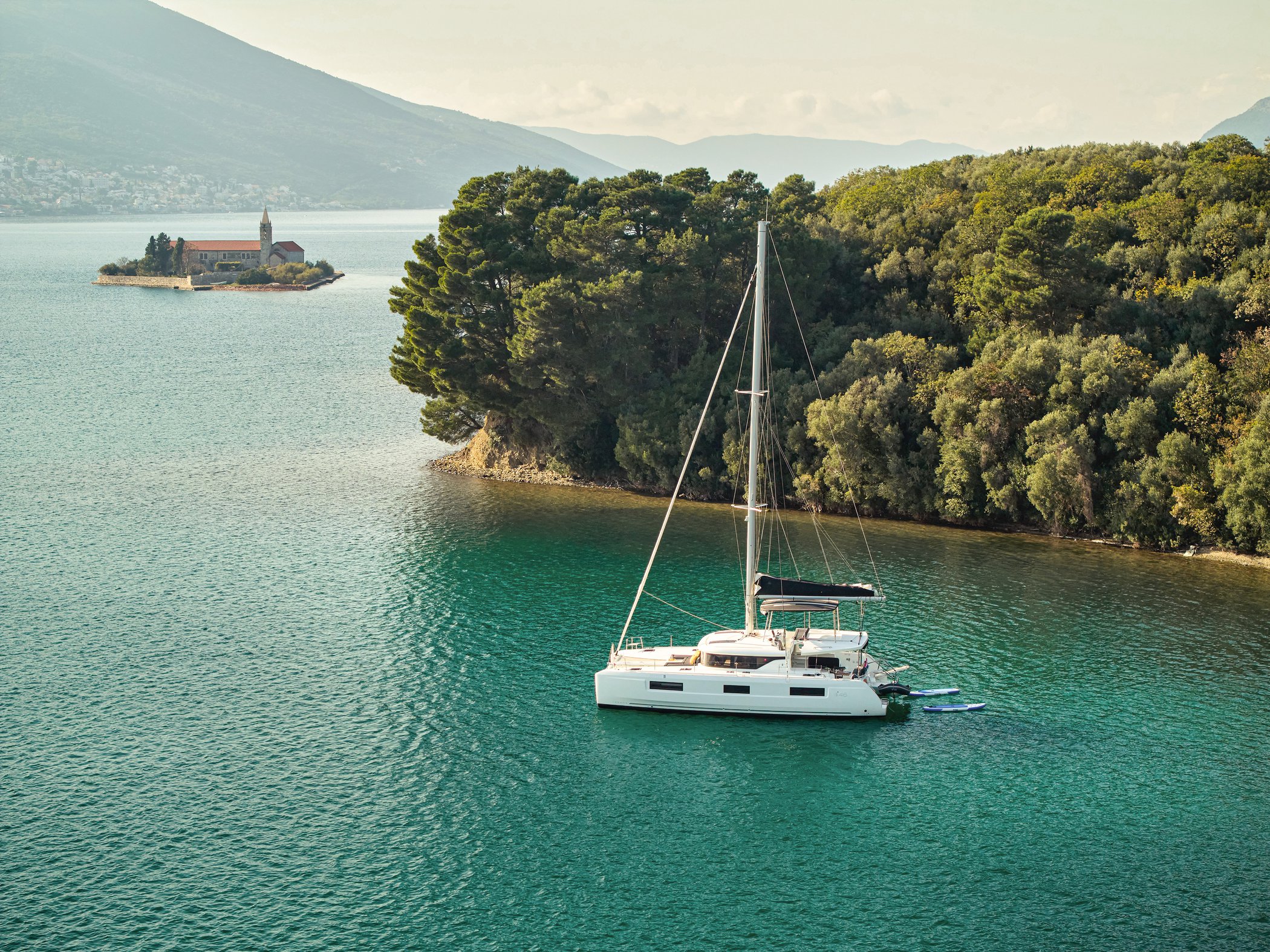 yacht-52305368 image-1