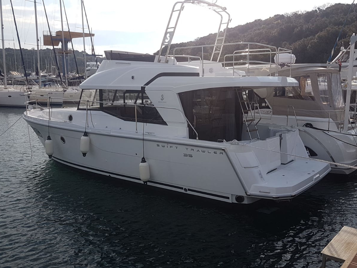 yacht-Swift Trawler 35-image-4