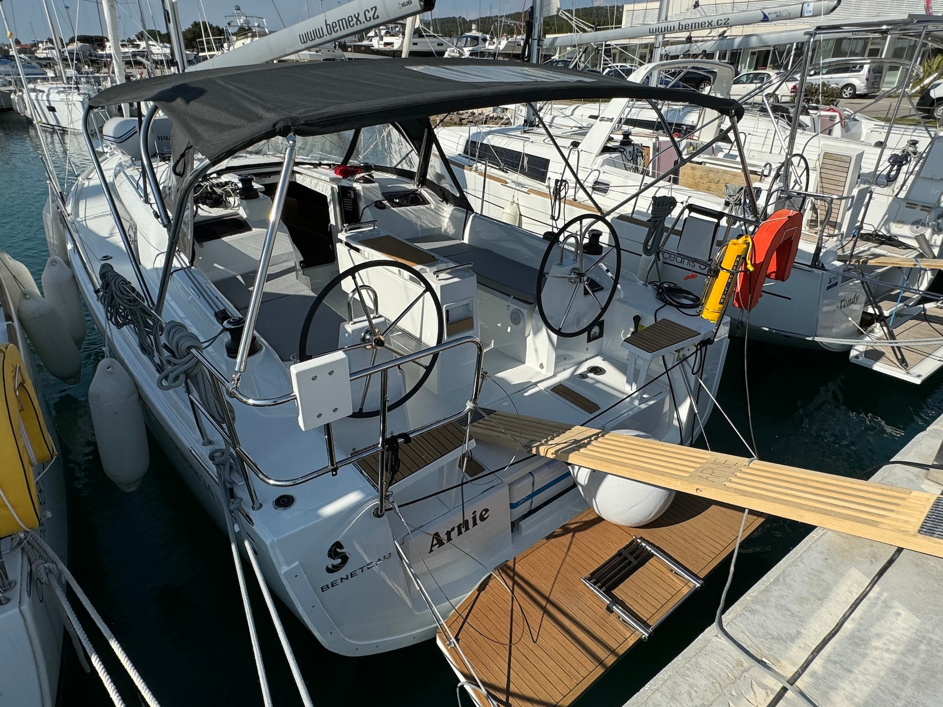 yacht-Oceanis 34.1-image-1