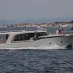 yacht-54386995 image-1