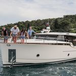 yacht-54386995 image-6