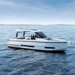 yacht-54464432 image-1