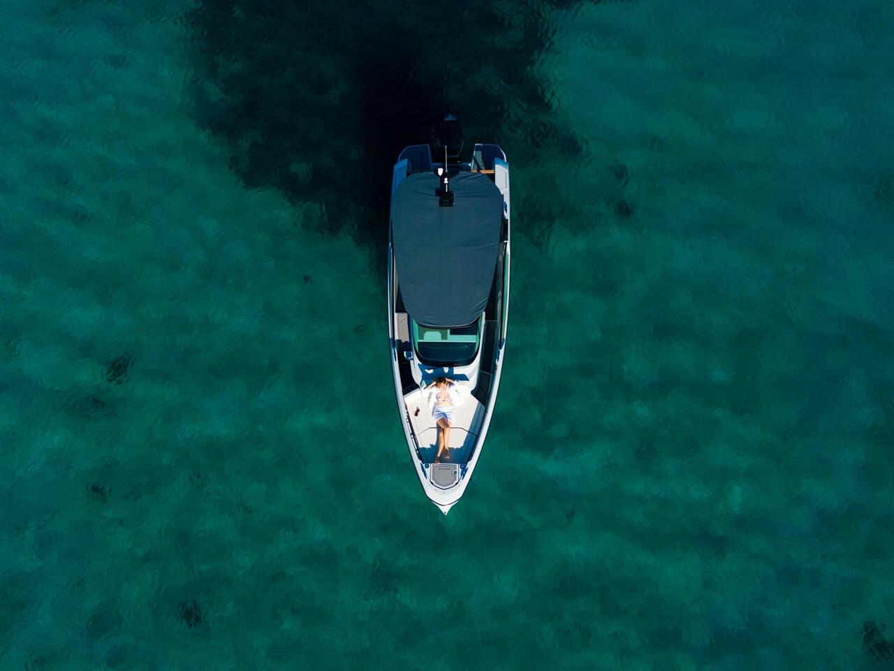 yacht-54529973 image-1