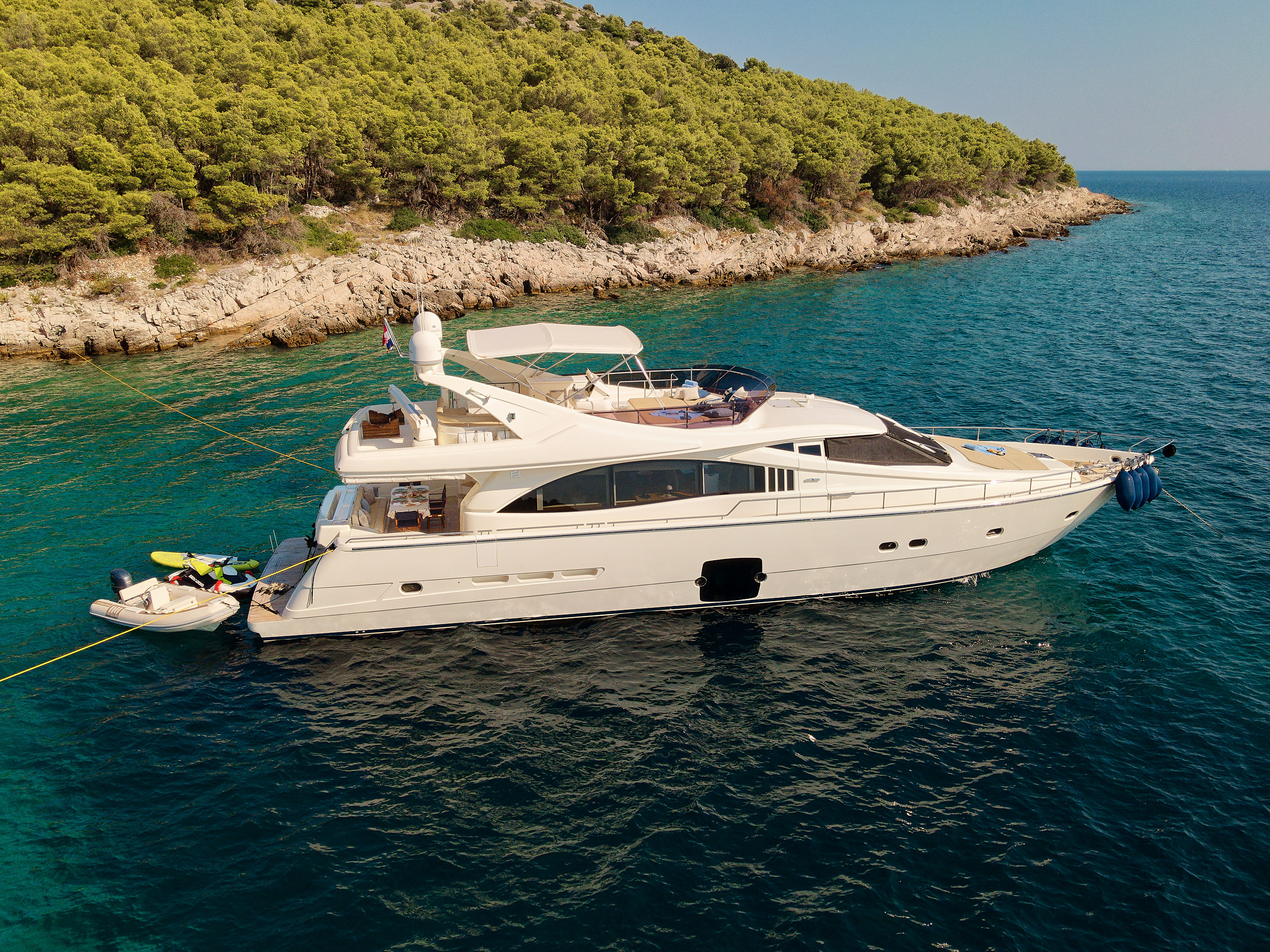 yacht-Ferretti 730-image-11