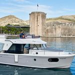 yacht-56874198 image-1