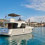 yacht-56874198 image-5