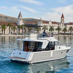 yacht-56874198 image-4