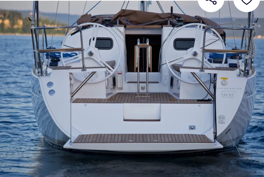 yacht-57183715 image-1