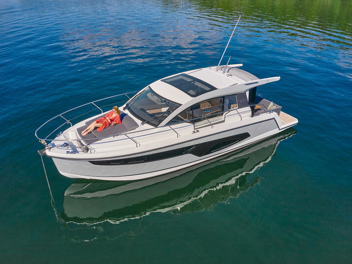 yacht-Sealine C335-image-2