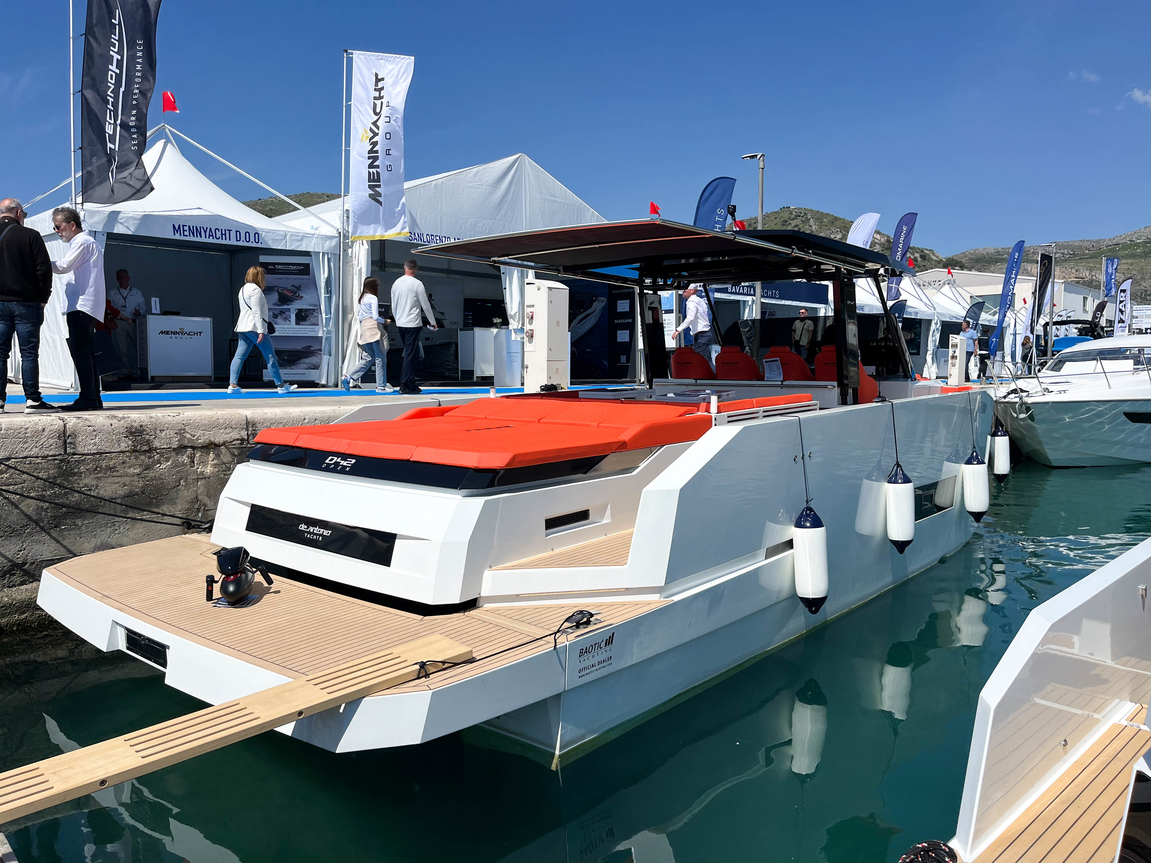 yacht-De Antonio D42-image-5