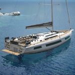 yacht-62275782 image-1