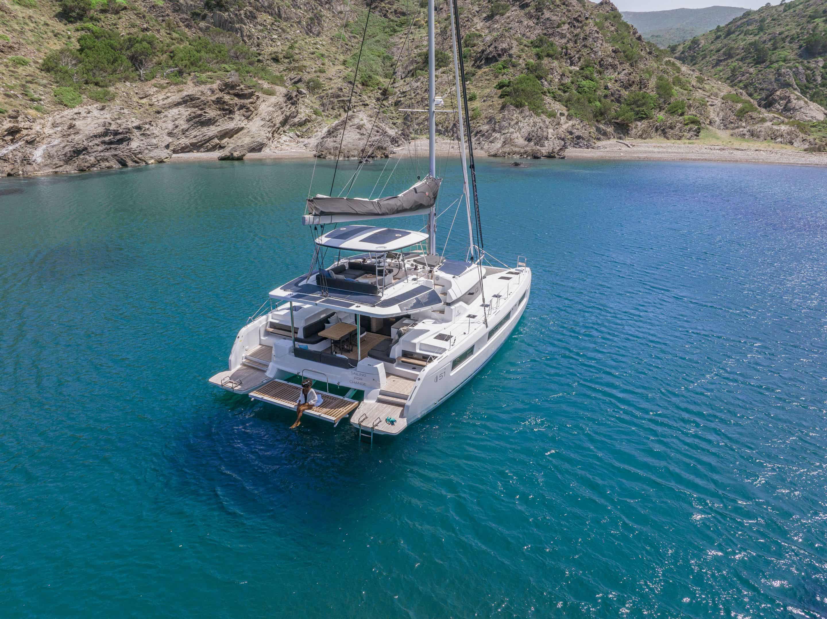 yacht-62351199 image-1