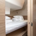 yacht-62351302 image-5