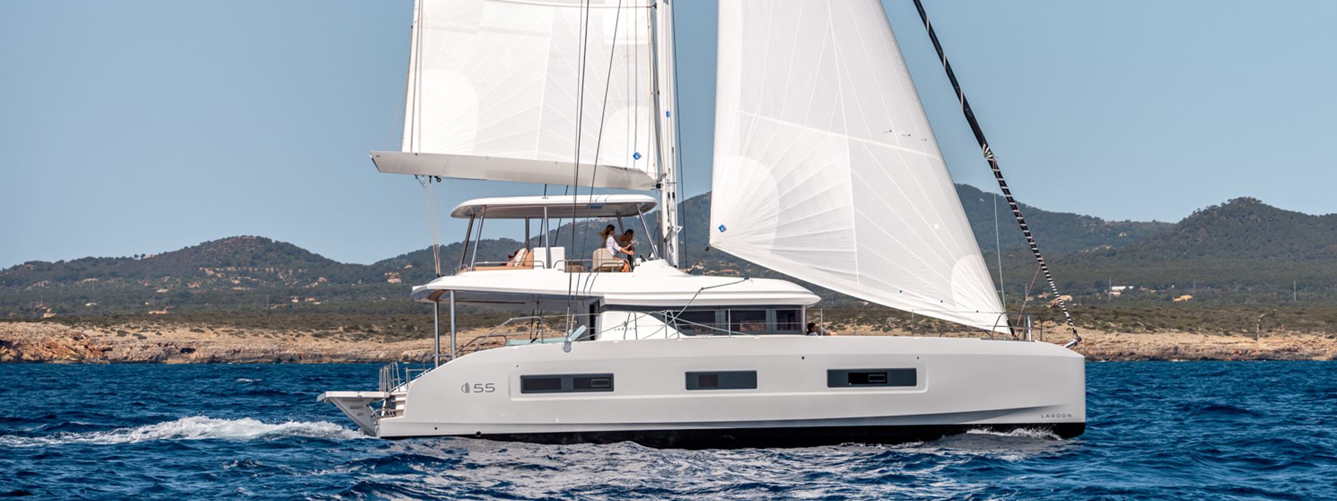 yacht-63303075 image-1