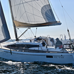 yacht-68240495 image-1