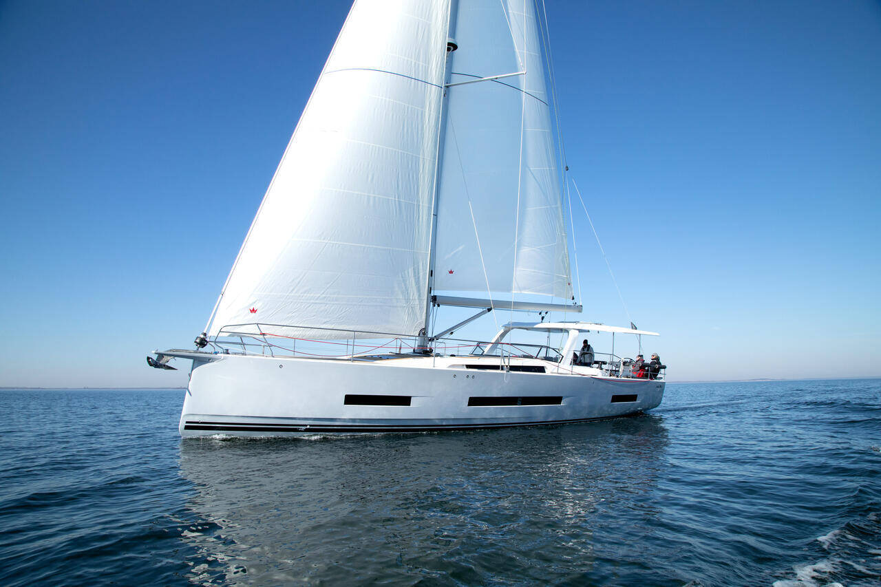 yacht-69457730 image-1