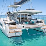 yacht-70721399 image-1